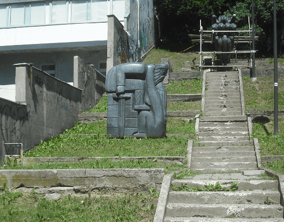 skulptura_atsisveikinimas_antinis