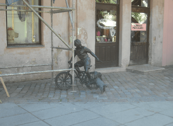 skulptura_neziopsok_balciunas