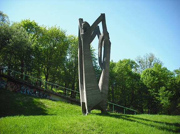 Jaunyste_skulptore_Palukaitiene