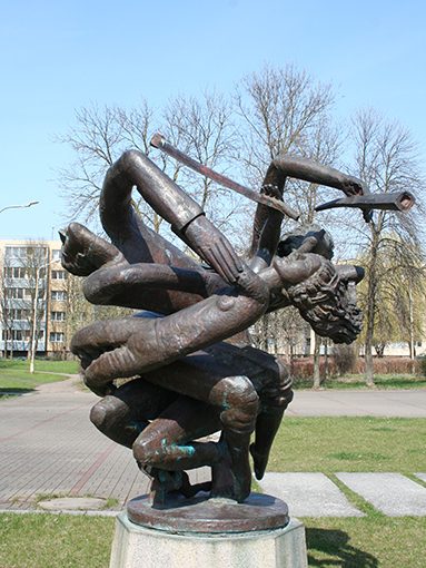 Svente_skulptorius_Antinis_jaunesnysis