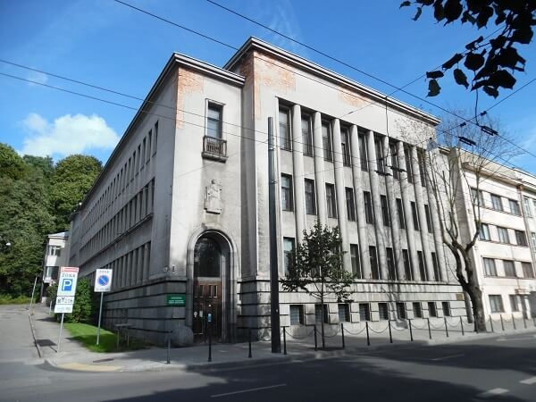 Öffentliche Bibliothek des Bezirks Kaunas (K. Donelaičio Str. 8). 2020